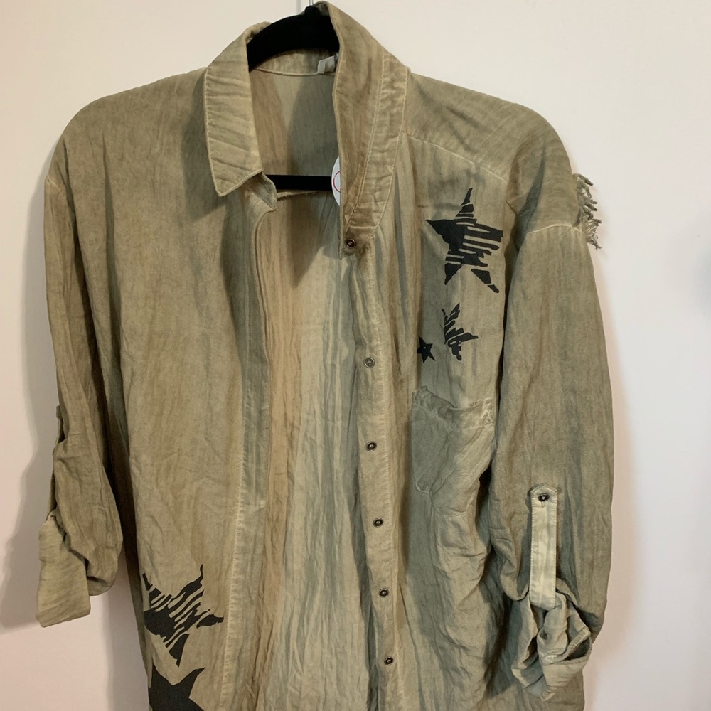 New with tags! Cute green button up Umgee shirt